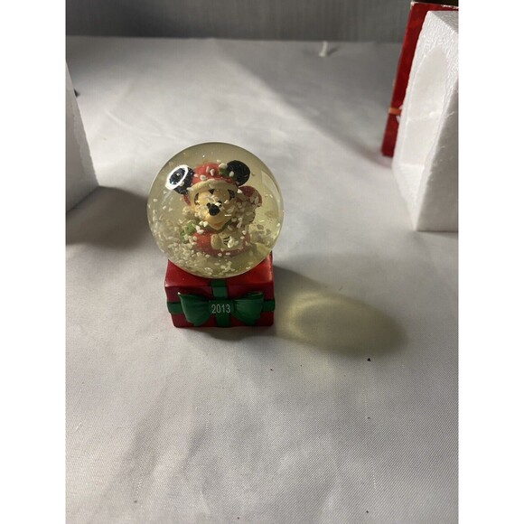 Disney 2013 Vintage Christmas Glass Snow Globe Mickey Mouse B3899 - Picture 1 of 3